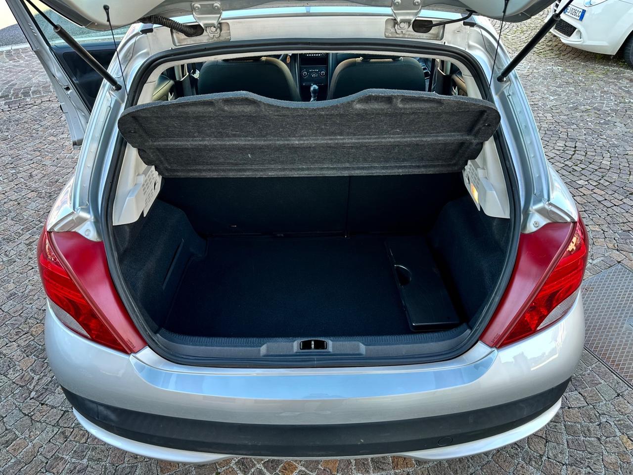 Peugeot 207 1.4Bz 8V 75CV 5p. Neopatentati