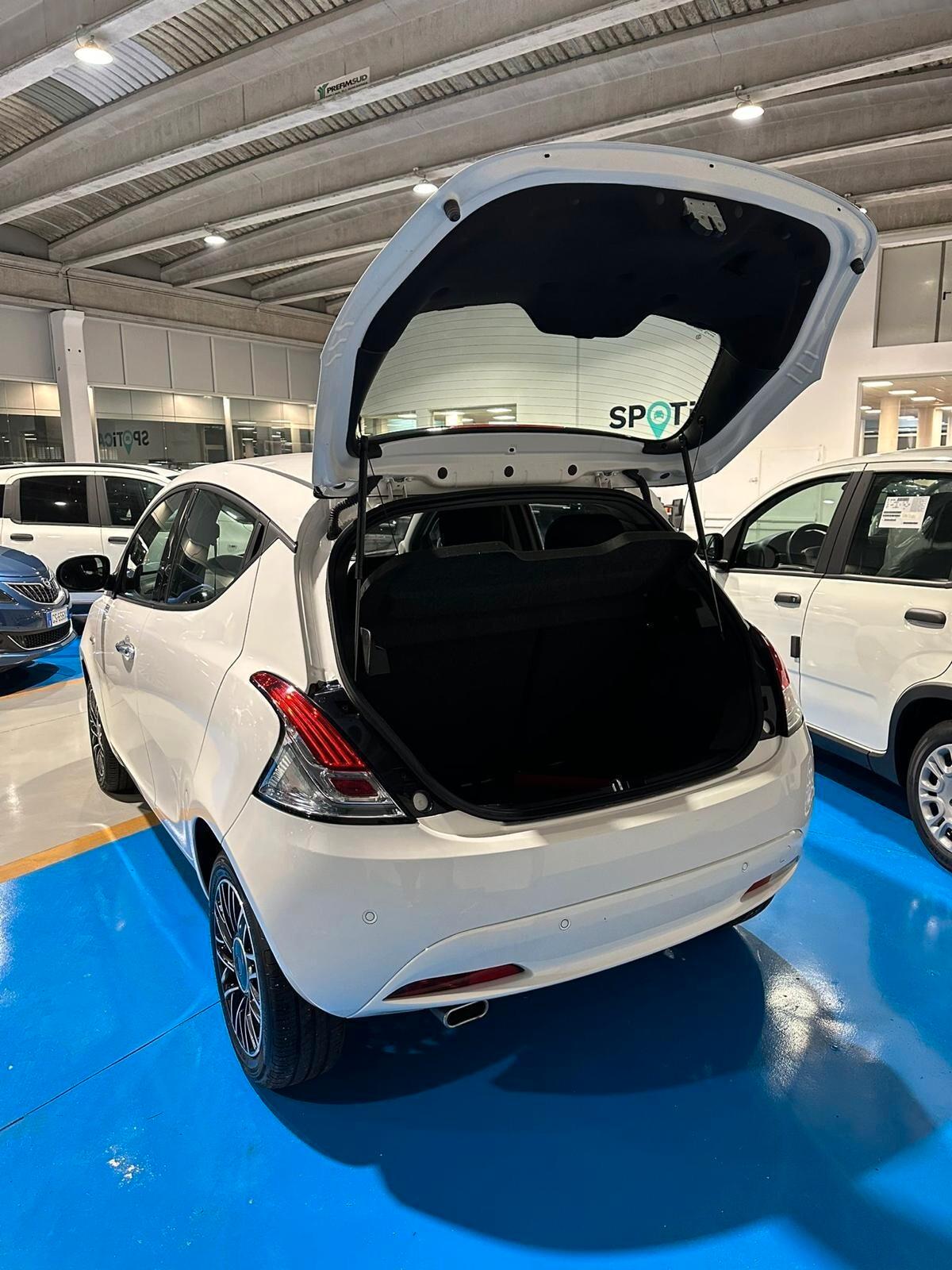 Lancia Ypsilon 1.0 FireFly 5 porte S&S Hybrid Platino