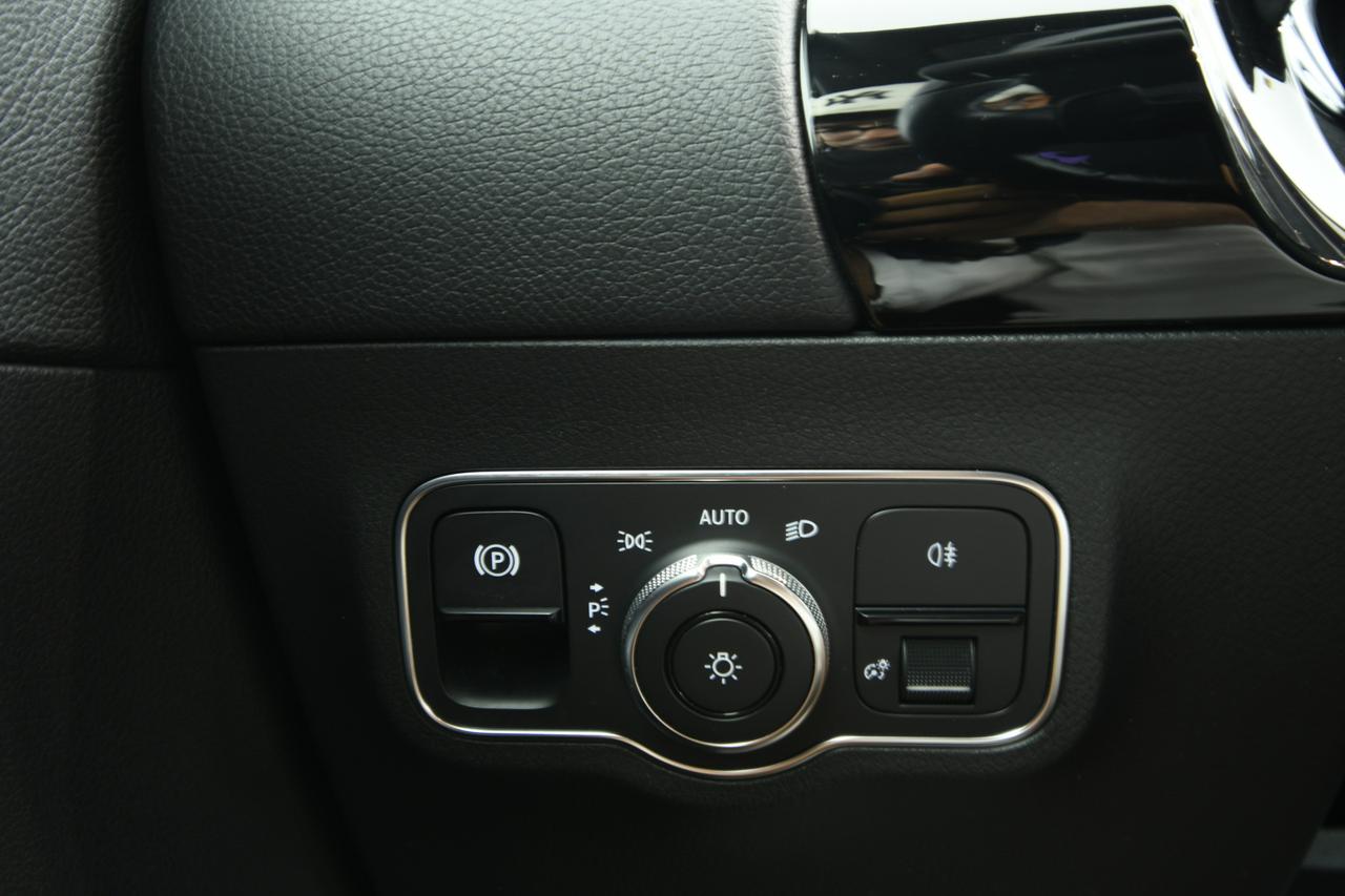 Mercedes-Benz GLA 250 e phev (eq-power) Sport auto CAMERA+LED+C18"
