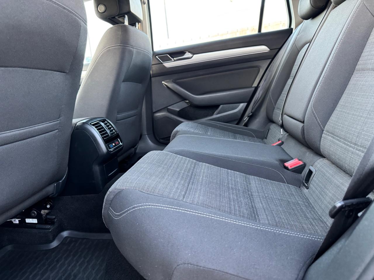 VOLKSWAGEN PASSAT Variant 2.0 Tdi Evo-Led Carplay 17