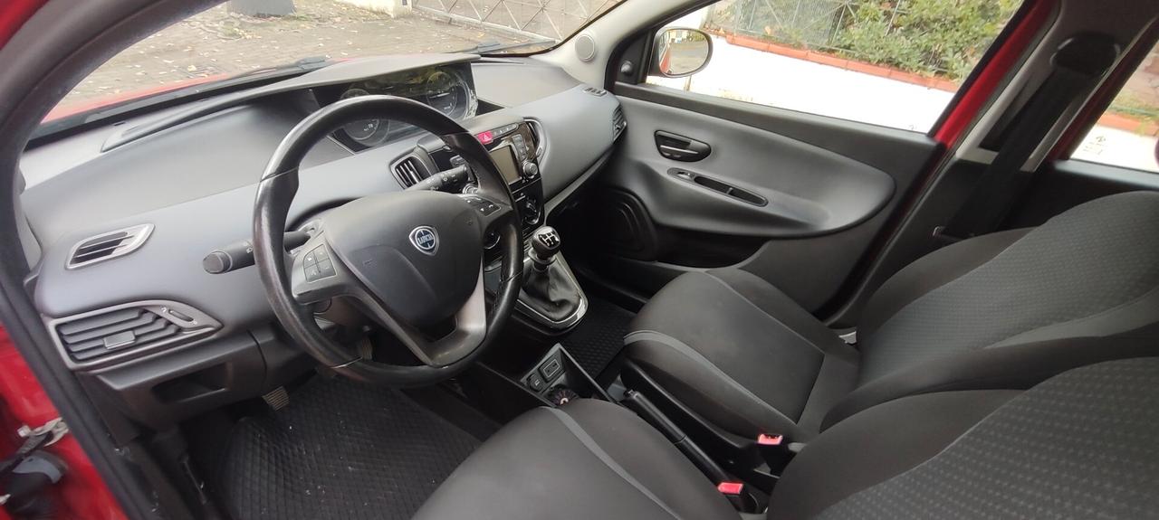 Lancia Ypsilon 1.2 69 CV 5 porte GPL Ecochic Silver