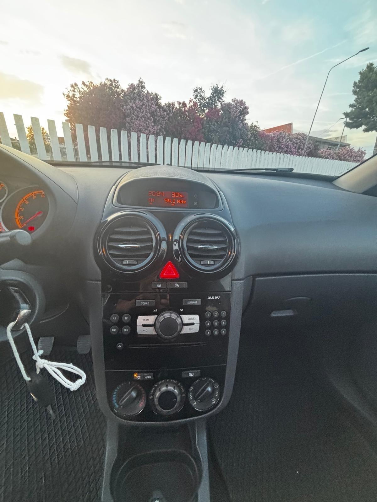 Opel Corsa 1.2 80CV 3 porte GPL-TECH Club
