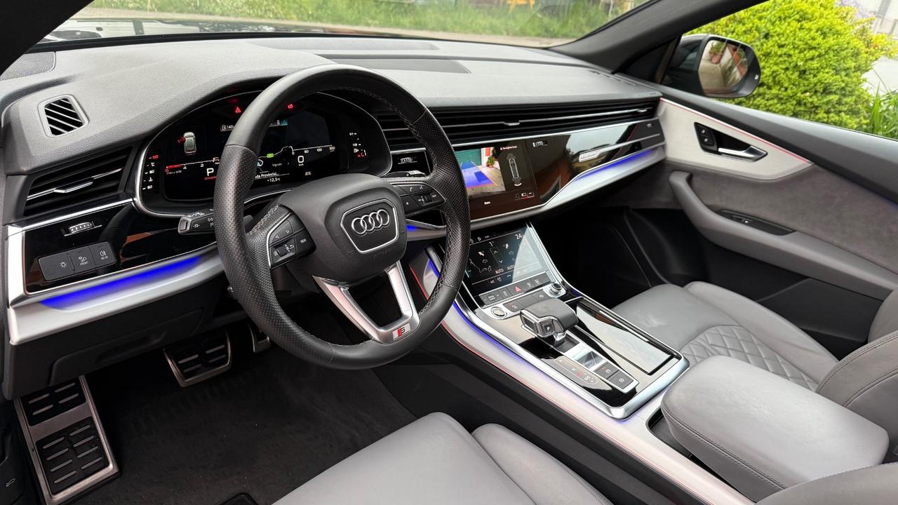 Audi Q8 50 TDI 286 CV quattro Tetto Matrix interno RS