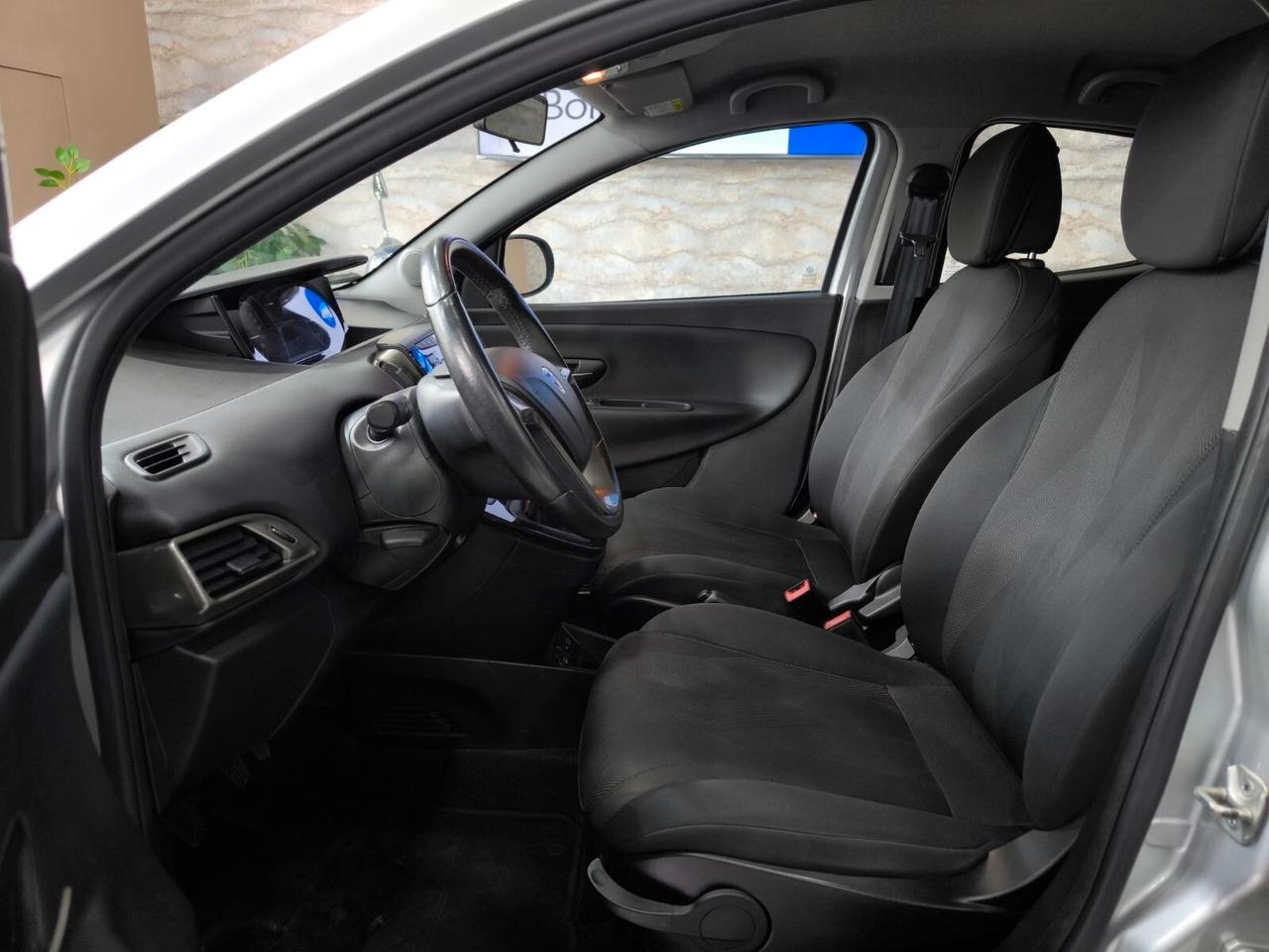 Lancia Ypsilon 1.2 69 CV 5 porte S&S Gold