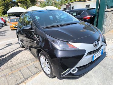 Toyota Aygo 1.0 VVT-i 69 CV 5 porte x-black TSS
