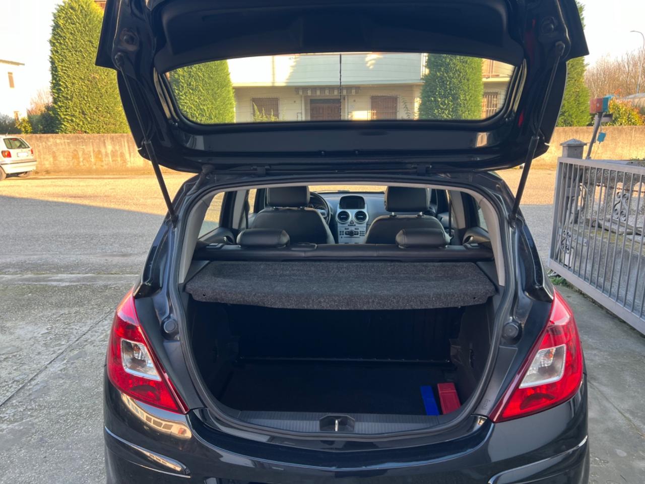 Opel Corsa 1.2 BENZINA 5P. 2013 POCHI KM NEOPATENTATI