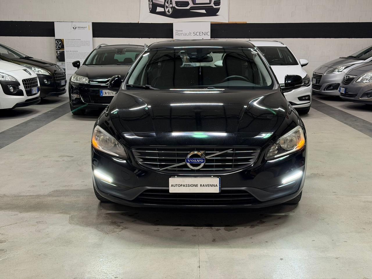 Volvo V60 D2 1.6 Powershift R-design Momentum