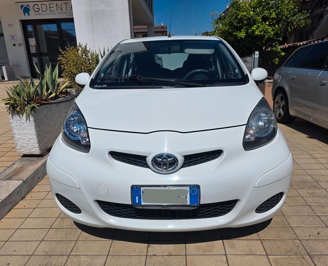Toyota Aygo 1.0 12V VVT-i 5 porte Sol Connect MMT