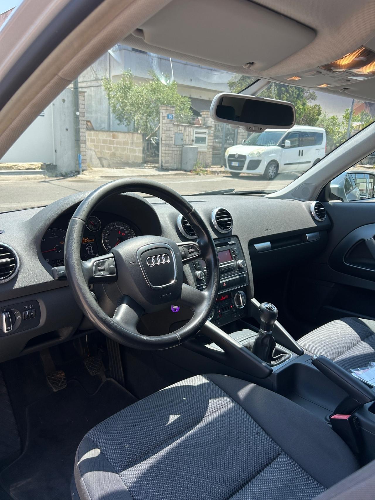 Audi A3 2.0 TDI 105 cv Attraction-2011/CLIMA