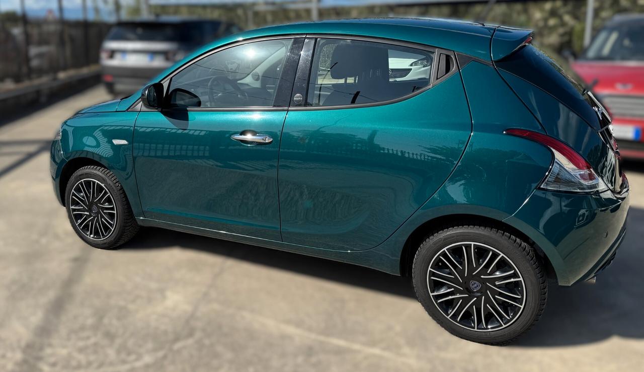 Lancia Ypsilon 1.0 FireFly 5 porte S&S Hybrid Ecochic Gold