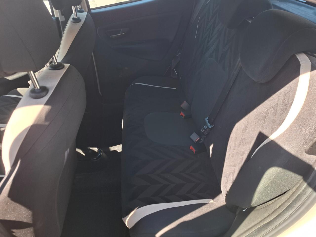 Lancia Ypsilon 1.2 69 CV 5 porte GPL Ecochic Silver