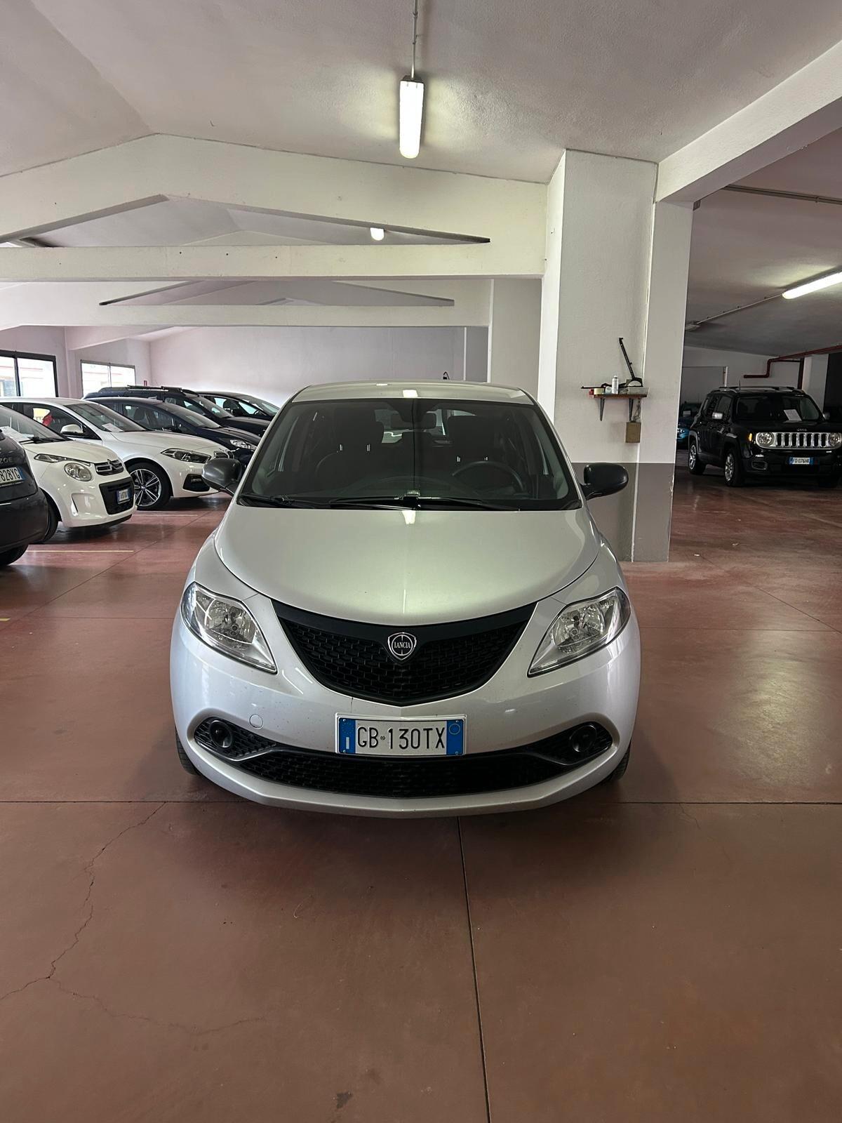 Lancia Ypsilon 1.0 FireFly 5 porte S&S Hybrid Ecochic Gold
