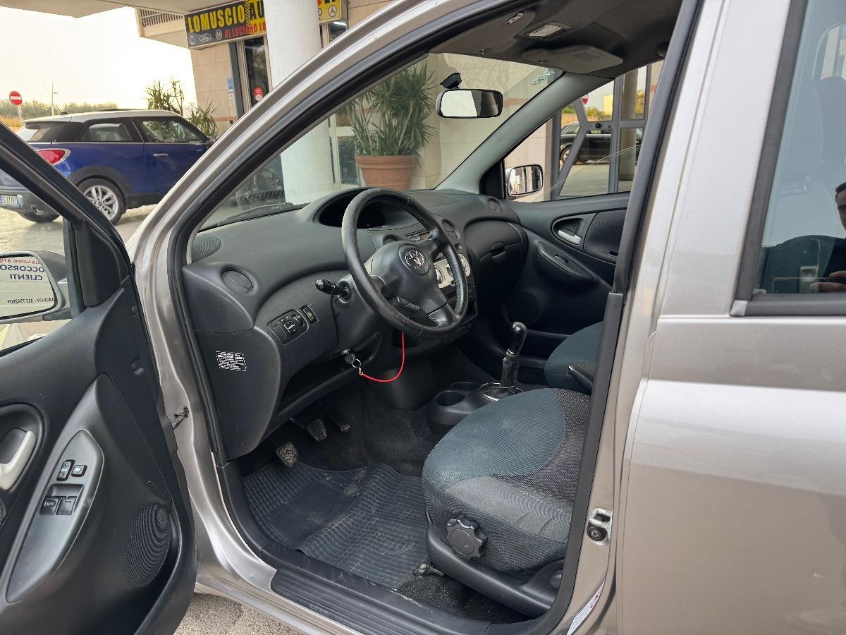 TOYOTA YARIS 1.4 Tdi D-4D Sol