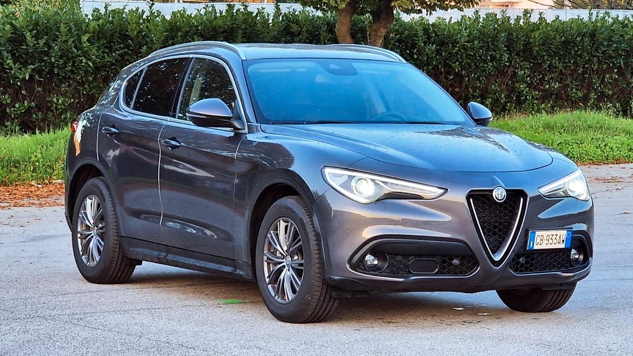 Alfa Romeo Stelvio 2.2 Turbodiesel 160 CV AT8 RWD Sport-Tech