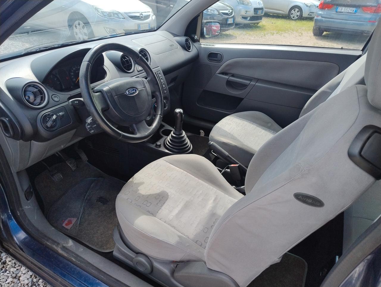 Ford Fiesta 1.4 16V 5p. Ghia