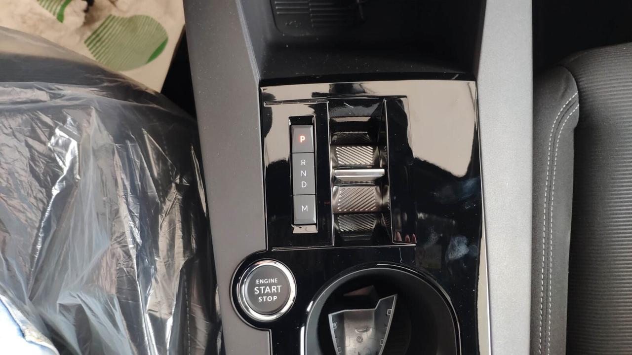 Lancia Ypsilon Hybrid e-DCT