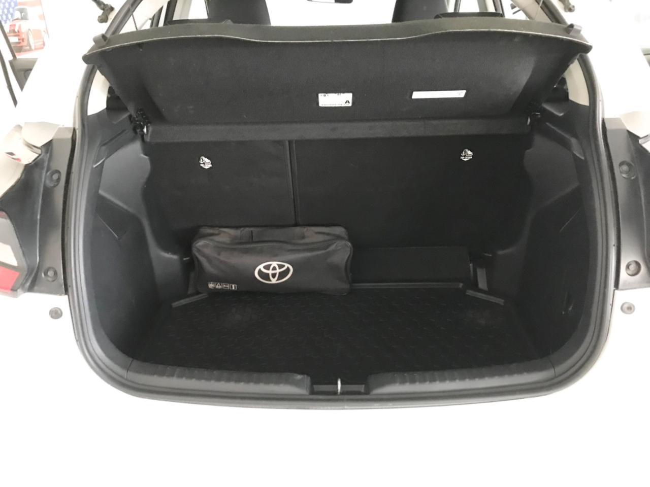 Toyota Yaris 1.0 5 porte Active