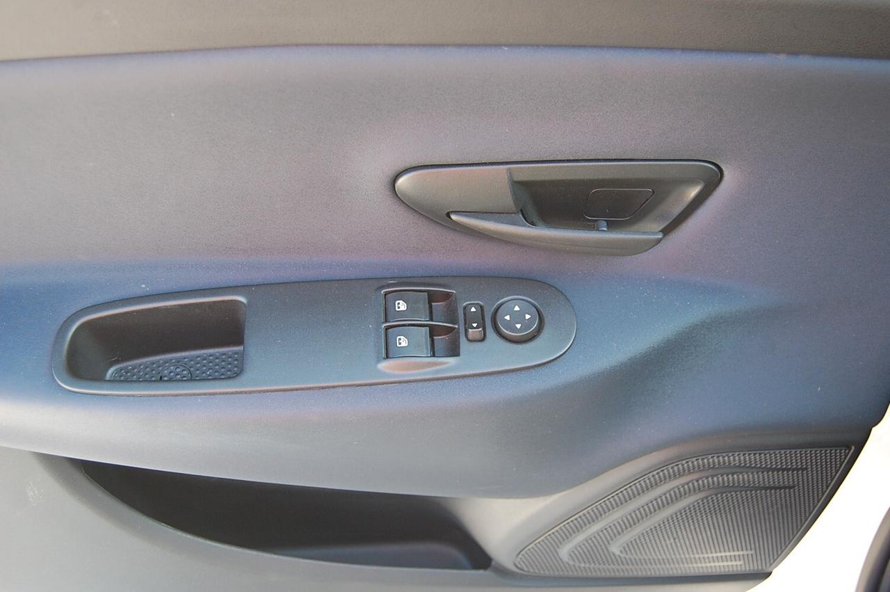 Lancia Ypsilon 1.0 FireFly 5 porte S&S Hybrid Platino