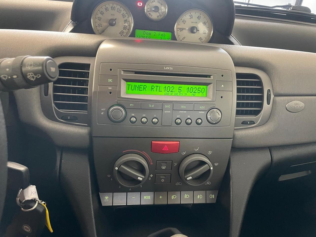 Lancia Ypsilon 1.2 16V Oro