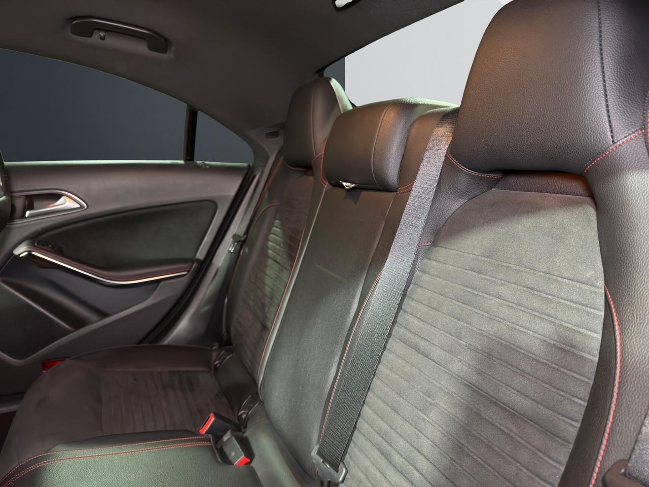 Mercedes-benz CLA 200 Premium