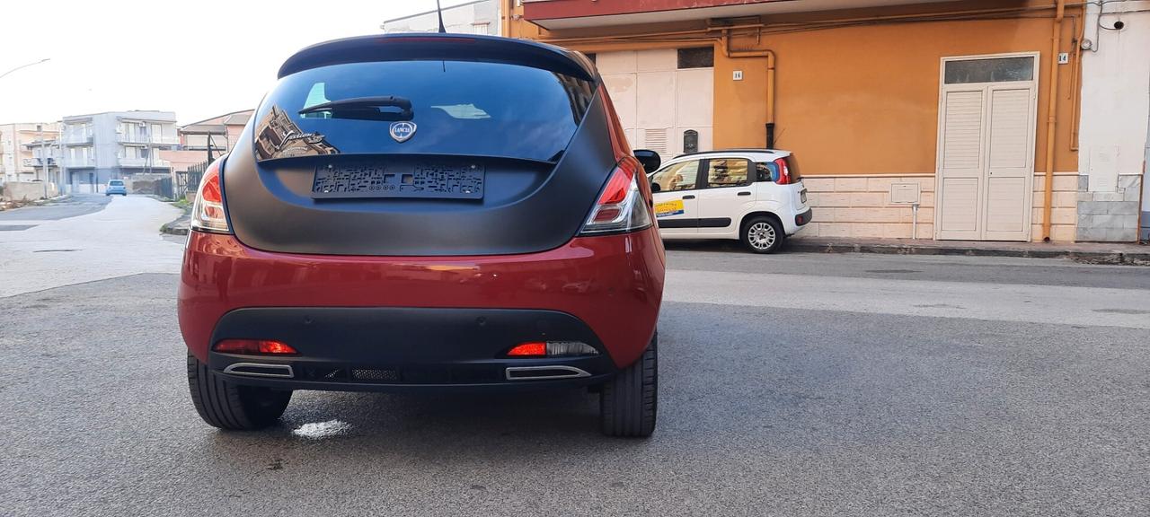 Lancia Ypsilon 1.2 69 CV 5 porte S Momodesign