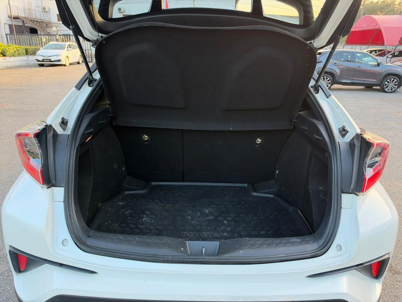 Toyota C-HR 1.8 Hybrid E-CVT Lounge