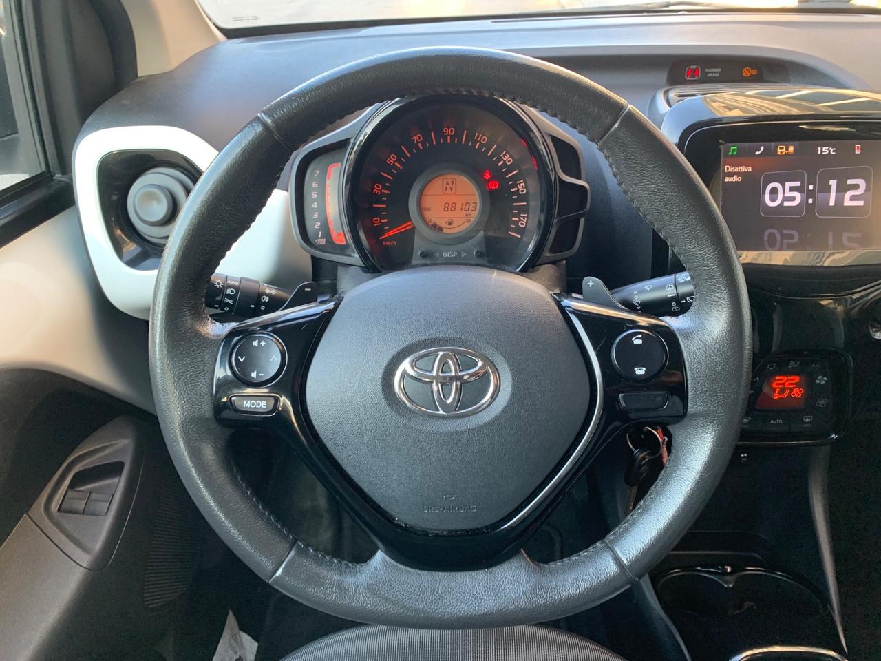 Toyota Aygo 1.0 VVT-i 69 CV 5 porte x-play MMT