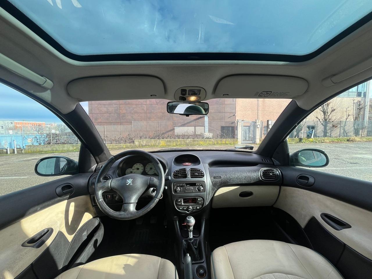 Peugeot 206 1.4benz 2001 109.000km per neopatentati