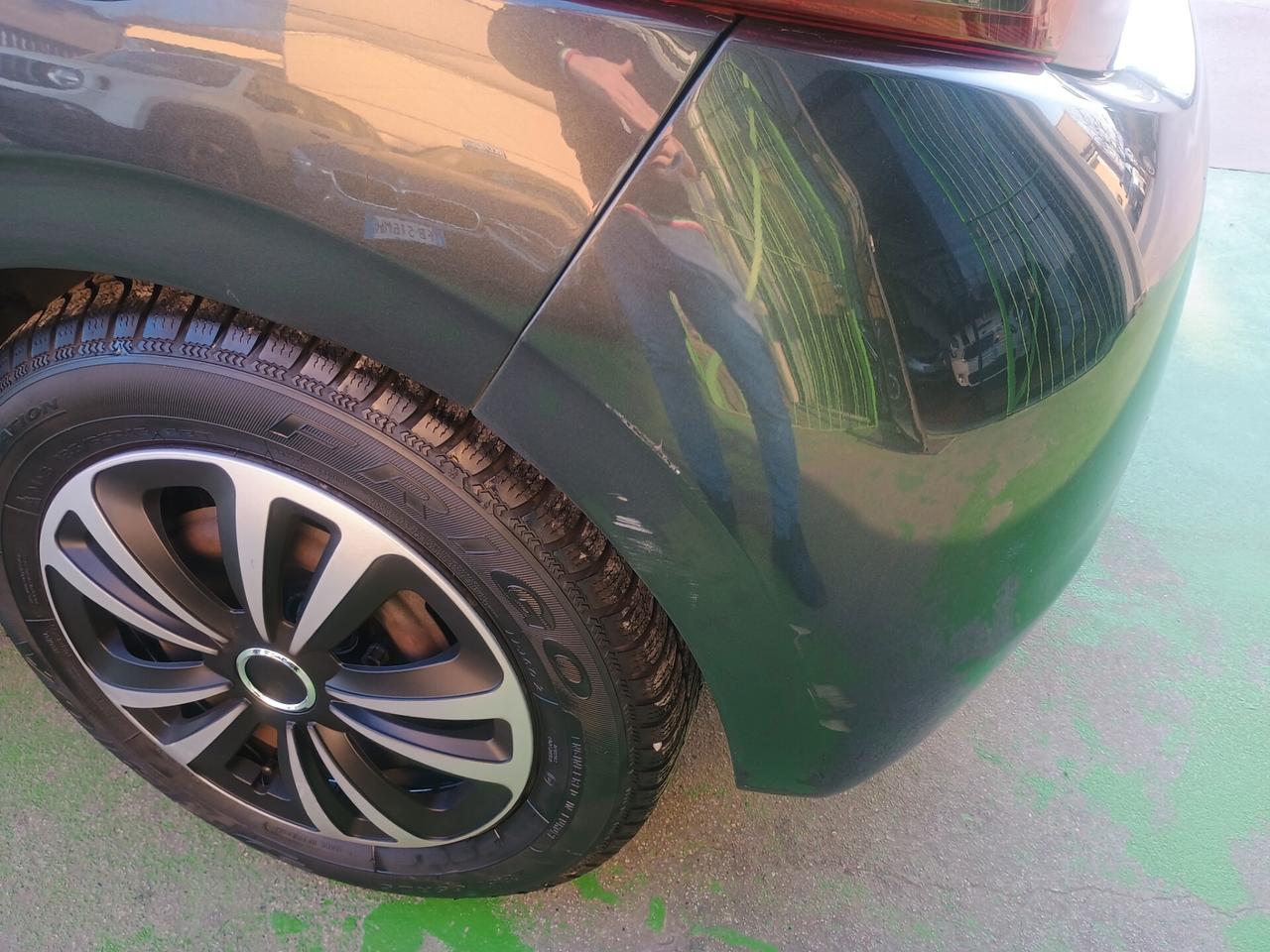 PEUGEOT 208 NEOPATENTATI