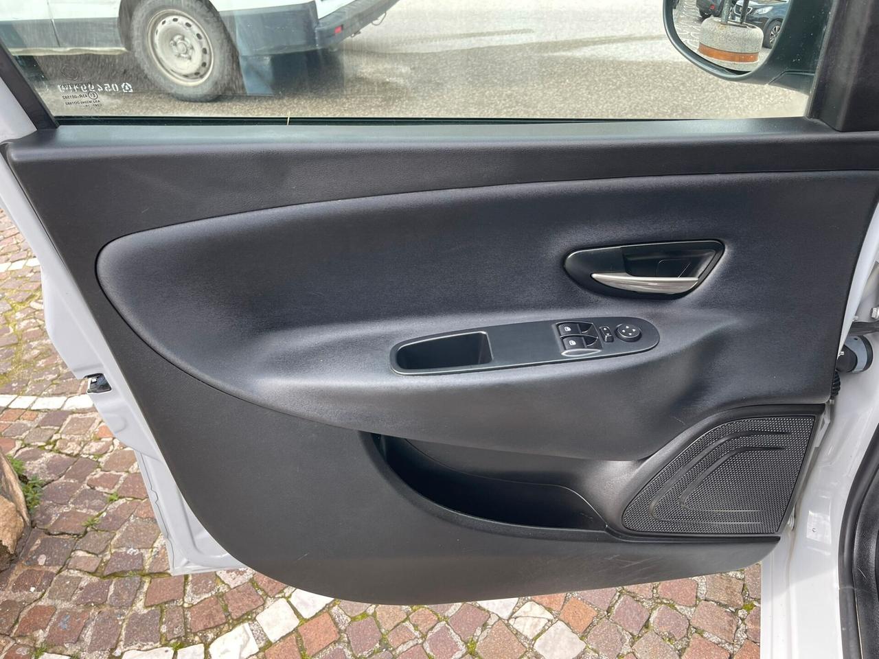 Ypsilon 1.2 69 CV 5 porte GPL Ecochic Gold