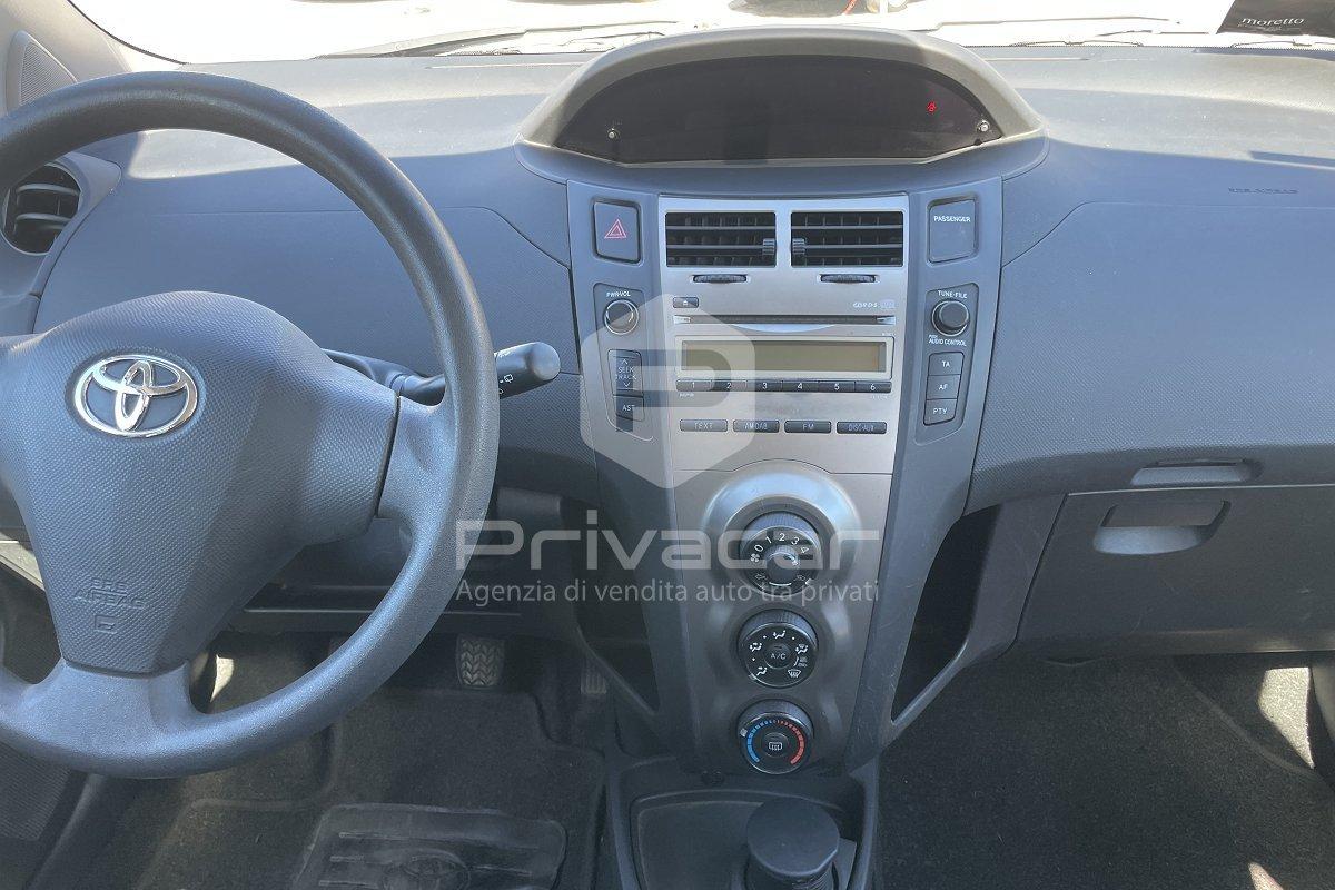 TOYOTA Yaris 1.0 5 porte Now