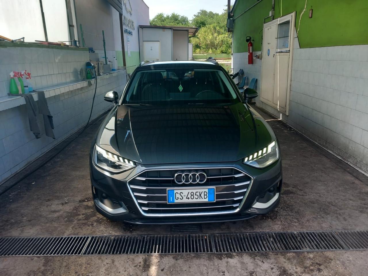 Audi A4 40 TDI quattro S tronic Business