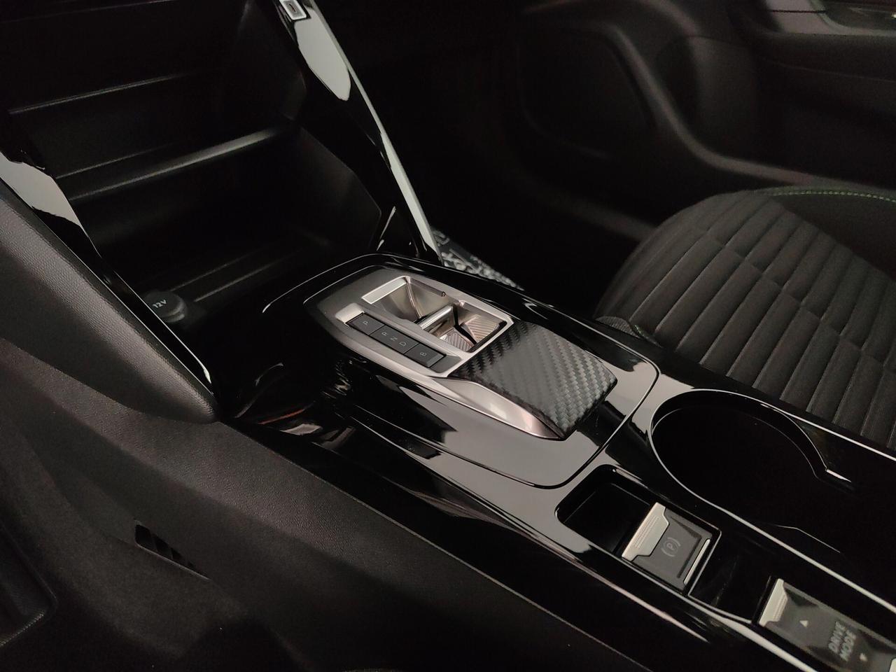 Peugeot 2008 motore elettrico 136 CV Active