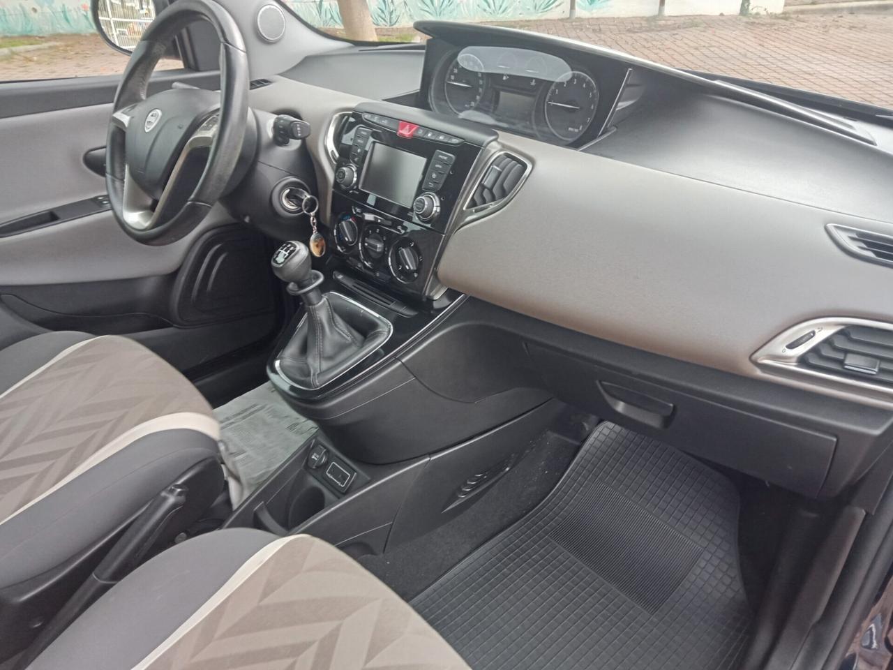 Lancia Ypsilon 1.2 69 CV 5 porte GPL Ecochic Gold