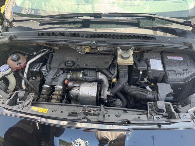 PEUGEOT 5008 BlueHDi 120 CV AUTOMATICA