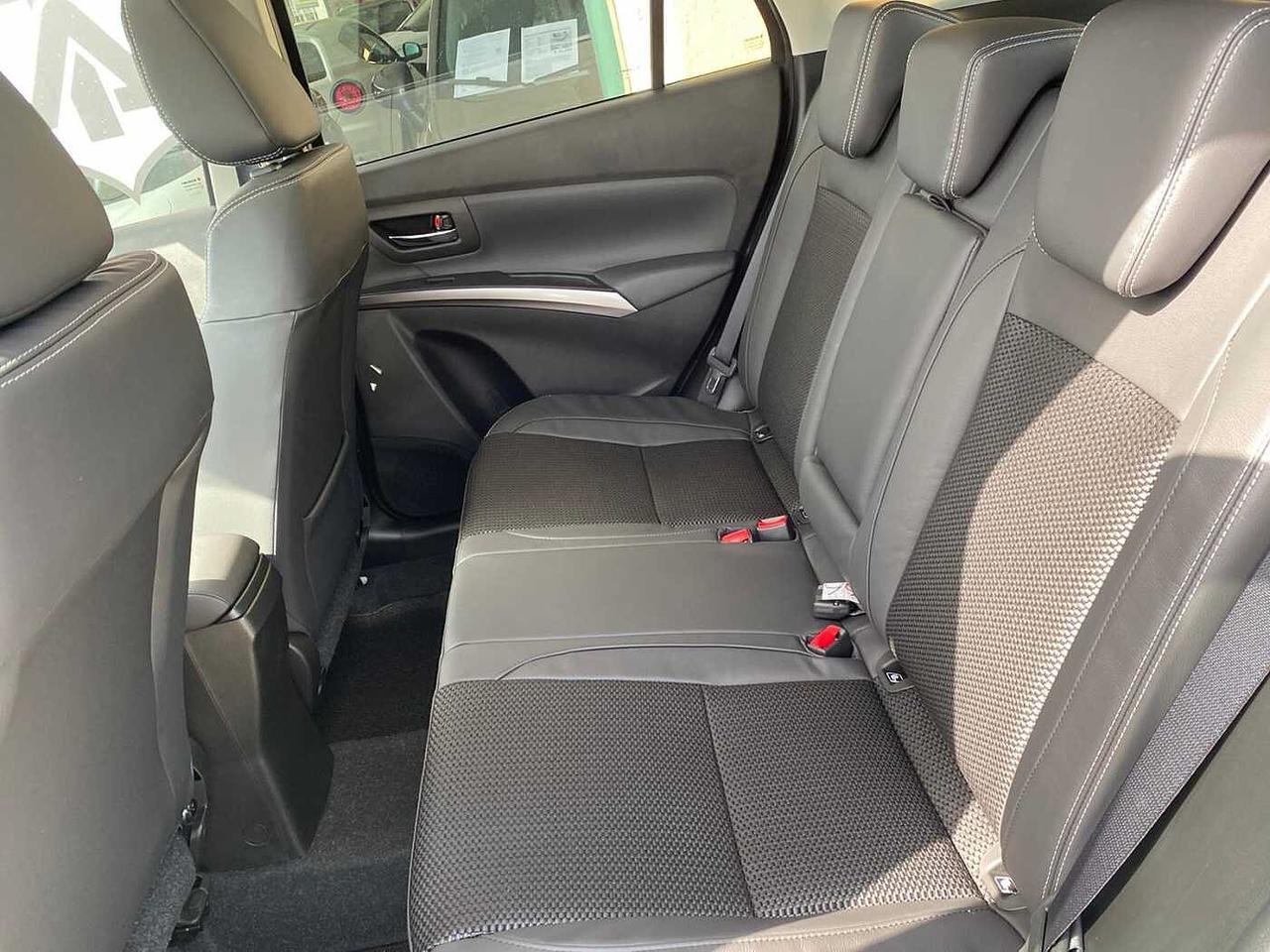 Suzuki S-Cross 1.5 140V Hybrid A/T Starview