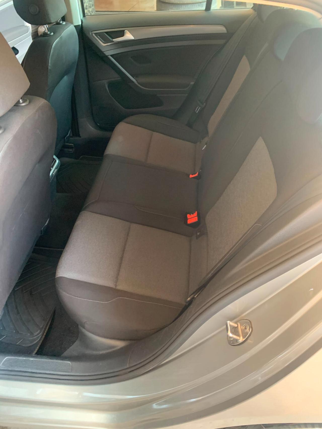 Golf 6 tdi neo patentati , anno 2016 , unico proprietario, sempre tagliandato ogni 20000 km , affidabilissima,ottime condizioni...