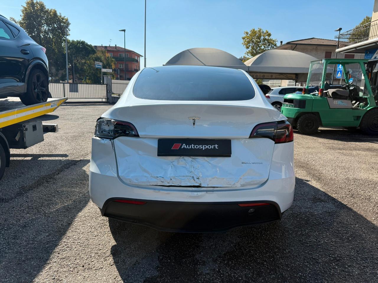 Tesla Model Y Long Range Dual motor ! incidentata