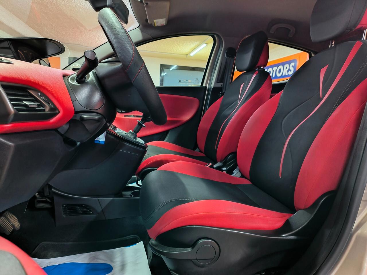 Lancia Ypsilon 0.9 TwinAir 85 CV 5 porte S&S Gold