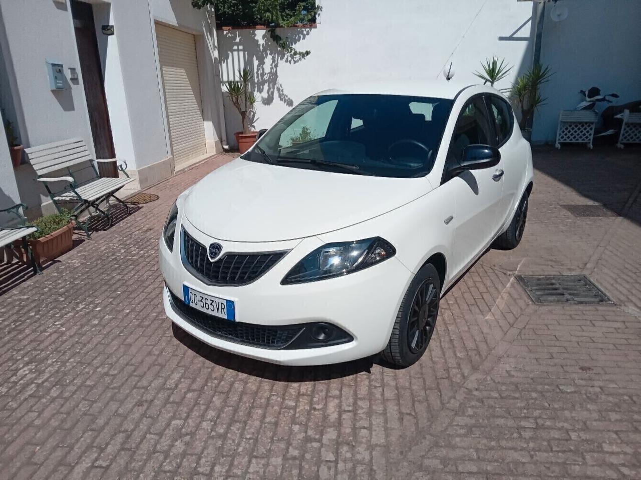 Lancia Ypsilon 1.0 Hybrid Ok Neo