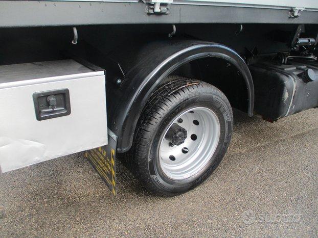 Nissan Cabstar 3000 120CV RIBALTABILE TRILATERALE