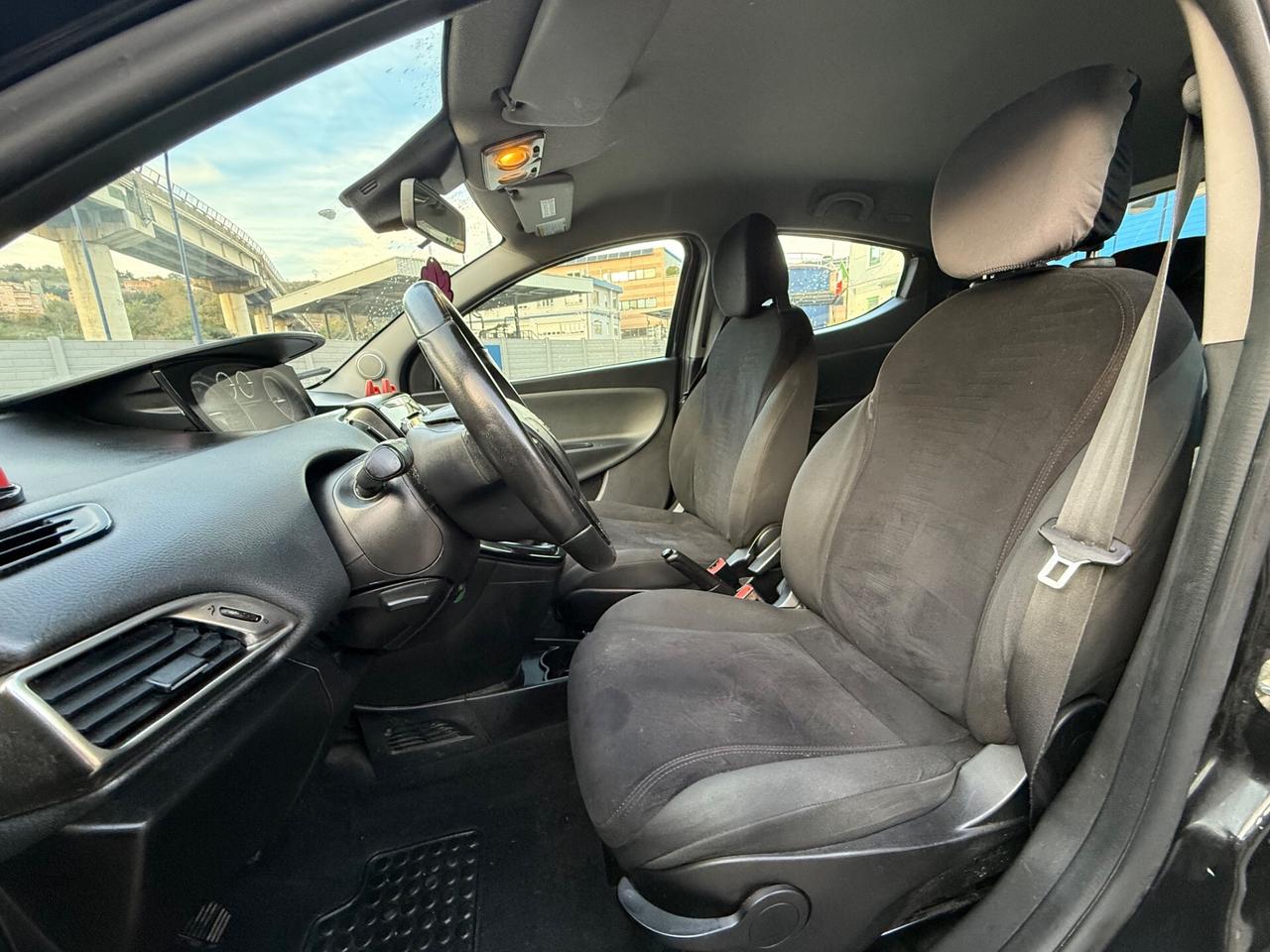 Lancia Ypsilon 1.3 MJT 16V 95 CV 5 porte