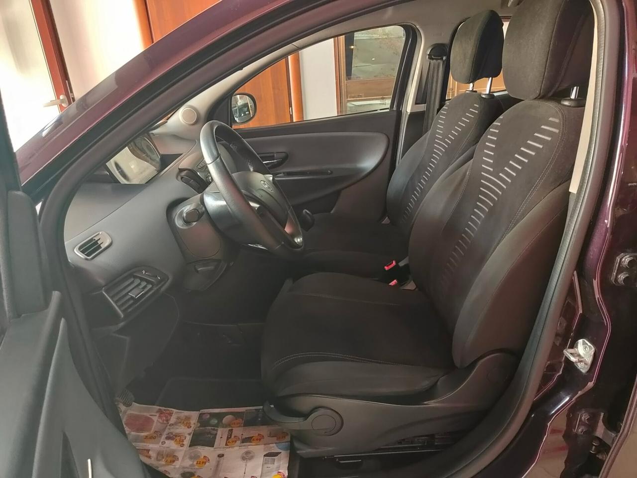 Lancia Ypsilon 1.3 MJT 16V 95 CV 5 porte S&S Silver