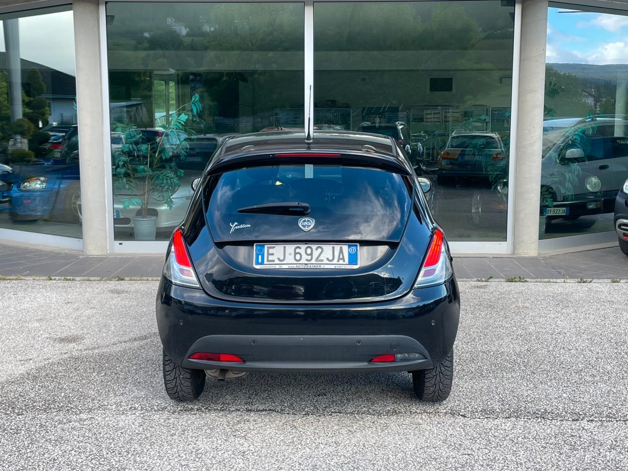 Lancia Ypsilon 1.2 69 CV 5 porte S&S Platinum