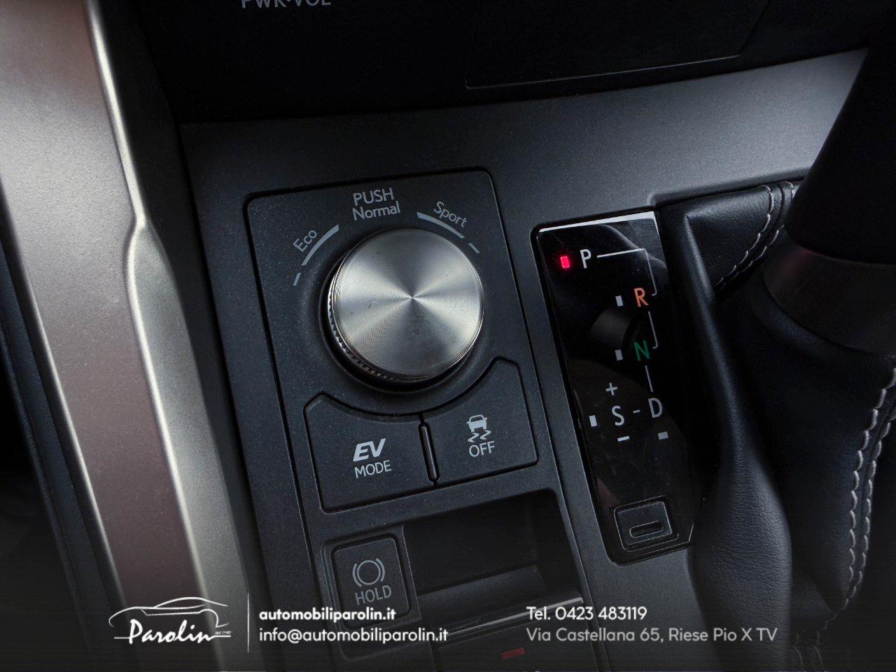 Lexus NX 300h 2.5 Business 2wd cvt