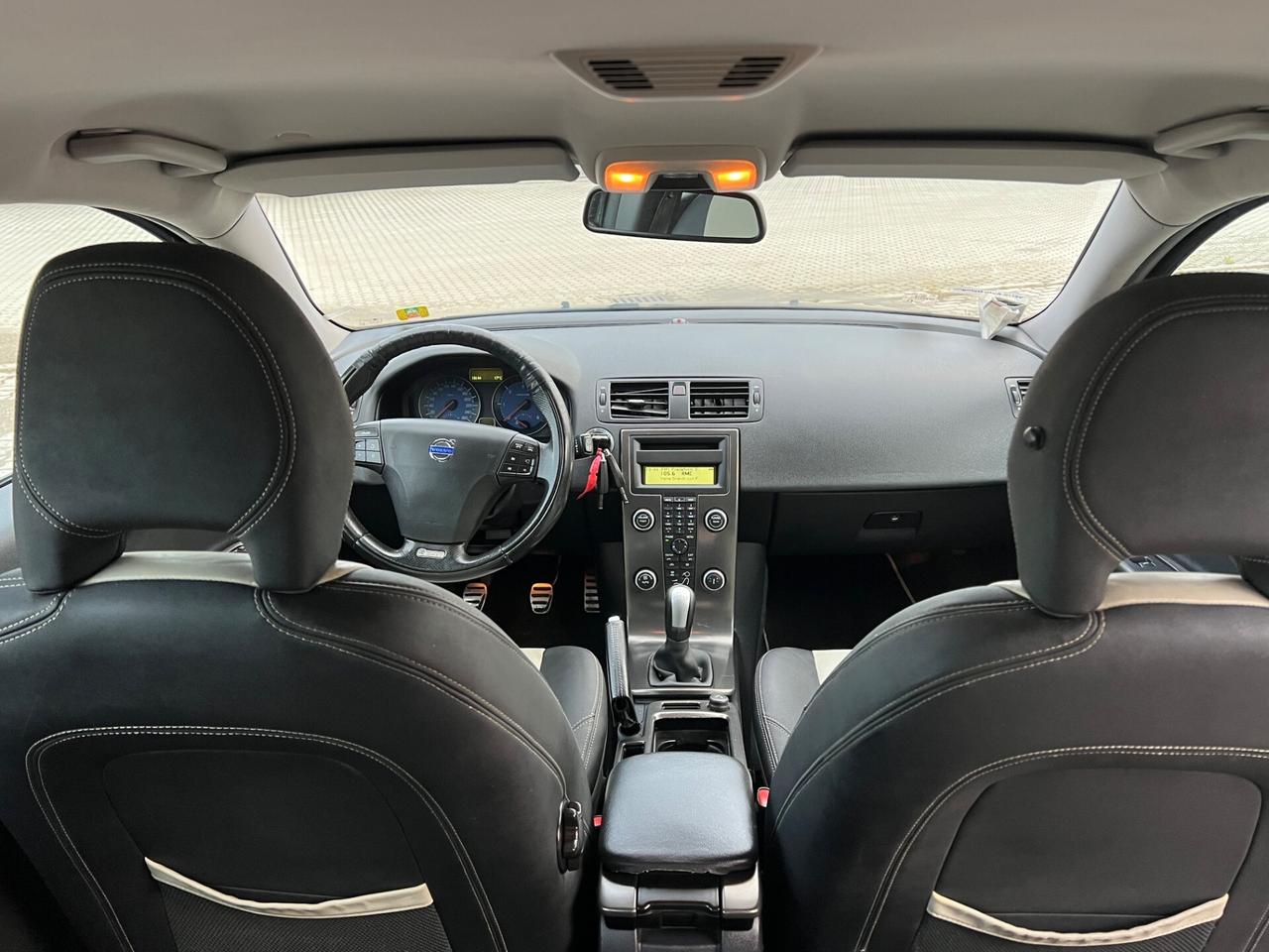 Volvo V50 D3 R-design