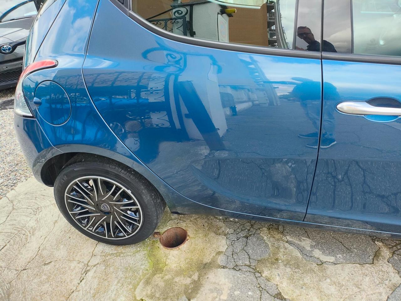 LANCIA YPSILON 1.0 HYBRID -2023