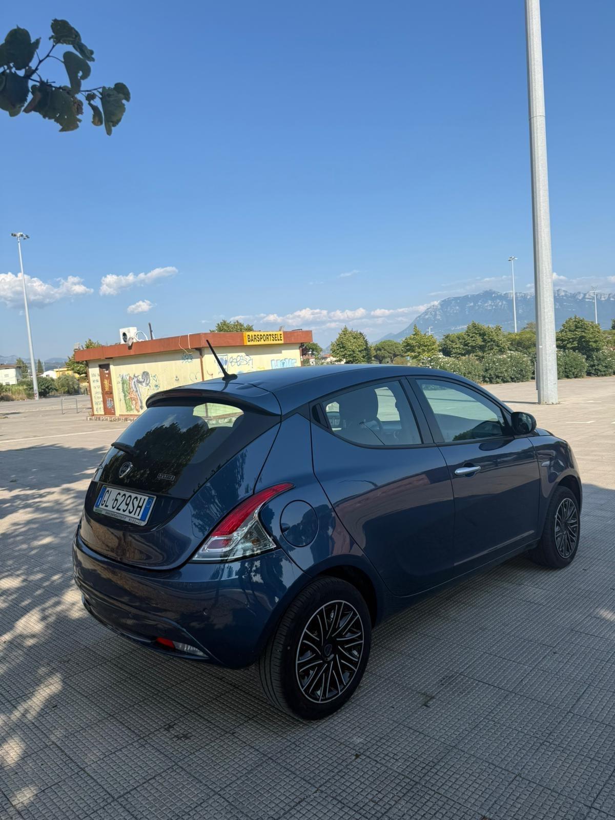Lancia Ypsilon 1.0 FireFly 5 porte S&S Hybrid Ecochic UnYca