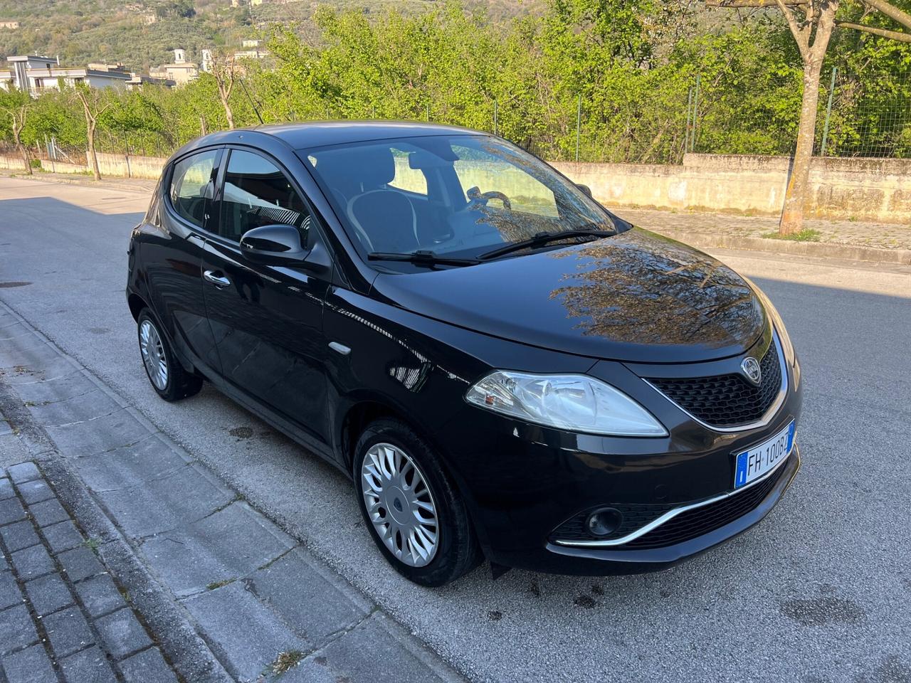 Lancia Ypsilon 1.2 benzina 69cv Gold 2017