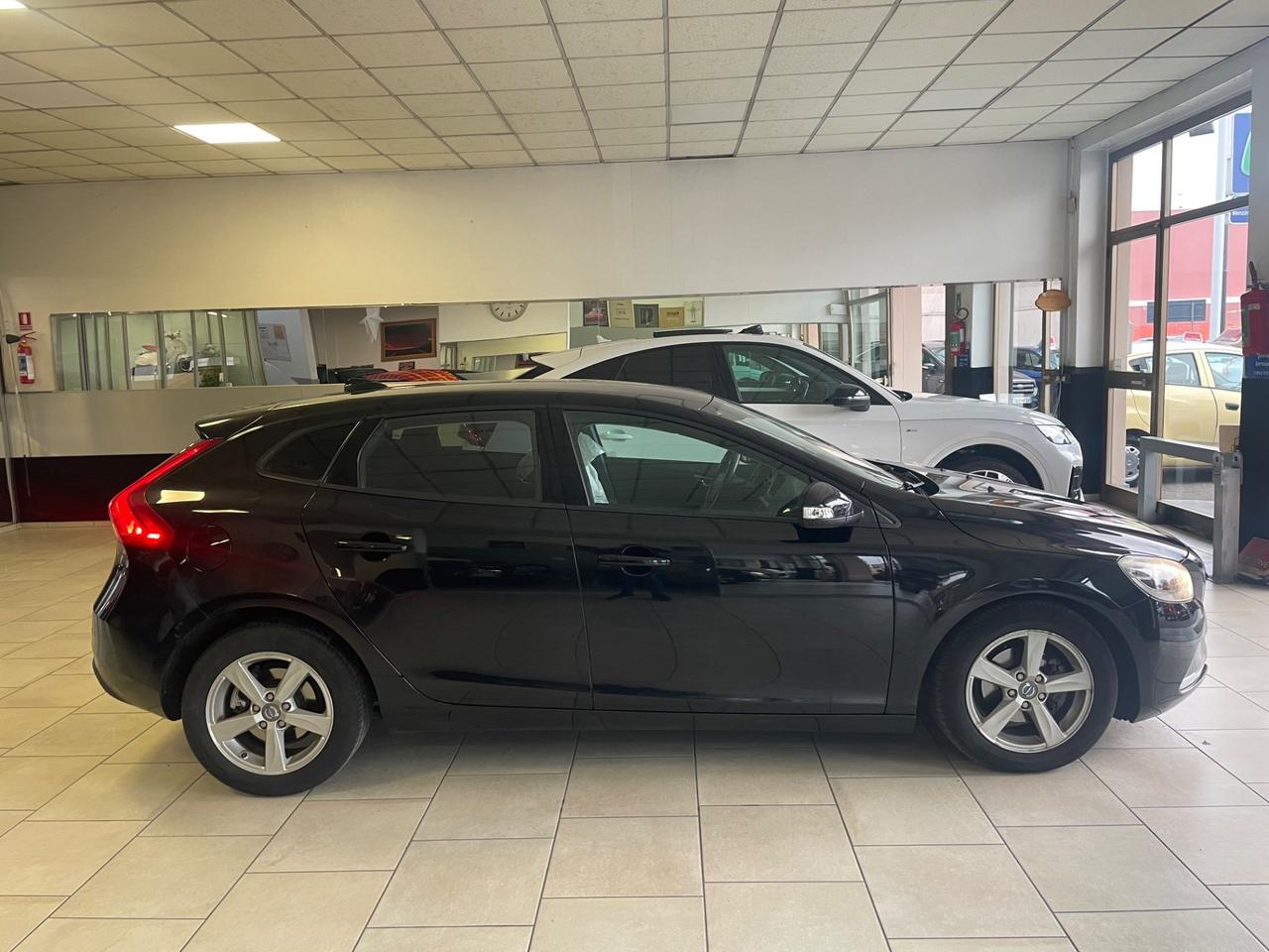 Volvo V40 D2 1.6 Momentum - Nessun vincolo -